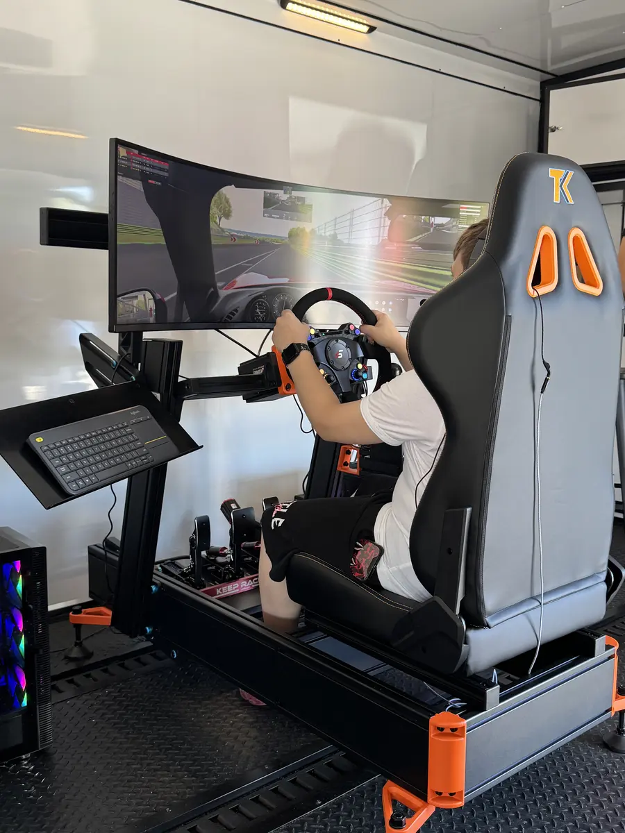 Driver on ultrawide sim screen